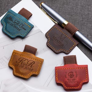 Aangepaste lederen bladwijzer met pennenhouder, aangepaste magnetische boekclip, leren penclip, huwelijkscadeau, cadeaus voor lezers, cadeau bruidsjonker