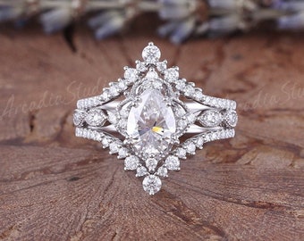 3pcs Moissanite Engagement Ring Set Vintage Pear Cut Bridal Set White Gold Halo Wedding Ring Set Art Deco Moissanite Cluster Chevron Ring