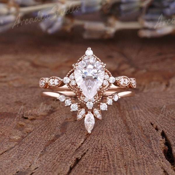 Conjunto único de anillos de compromiso Moissanite en forma de pera de oro rosa Vintage Milgrain Moissanite Wedding Ring Set Art Déco Moissanite Ring Set
