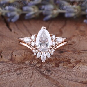 1.3ct Pear Shaped Moissanite Engagement Ring Set Vintage Rose Gold Moissanite Bridal Set Women Marquise Moissanite Curved Wedding Band