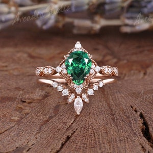 Pear Emerald Engagement Ring Set Vintage Rose Gold Cluster Moissanite Wedding Ring Set Unique Emerald Ring Women Anniversary Ring For Her