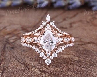 Conjunto de anillo de compromiso de Moissanite único Vintage en forma de pera Milgrain Rose Gold Bridal Set Mujer Moissanite Stacking Anillo a juego Promesa de regalo