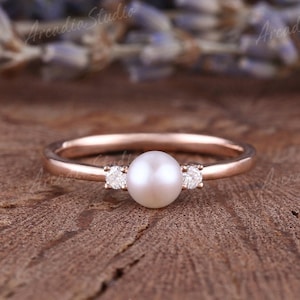 Vintage Pearl Engagement Ring Rose Gold Pearl Wedding Ring Dainty Round Cut Pearl Ring Custer Moissanite Wedding Ring Pomise Ring For Her