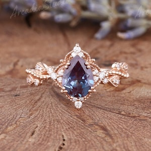 Vintage Alexandrite Engagement Ring Rose Gold Pear Cut Alexandrite Ring Art Deco Cluster Moissanite Wedding Ring Milgrain Rings For Women