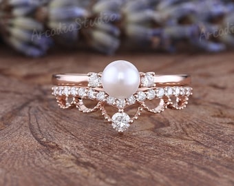 Juego de anillo de compromiso con perla de Akoya Juego de anillo de perla vintage de oro rosa Juego de anillo de boda curvo Art Deco Anillo de moissanita en racimo único para mujer