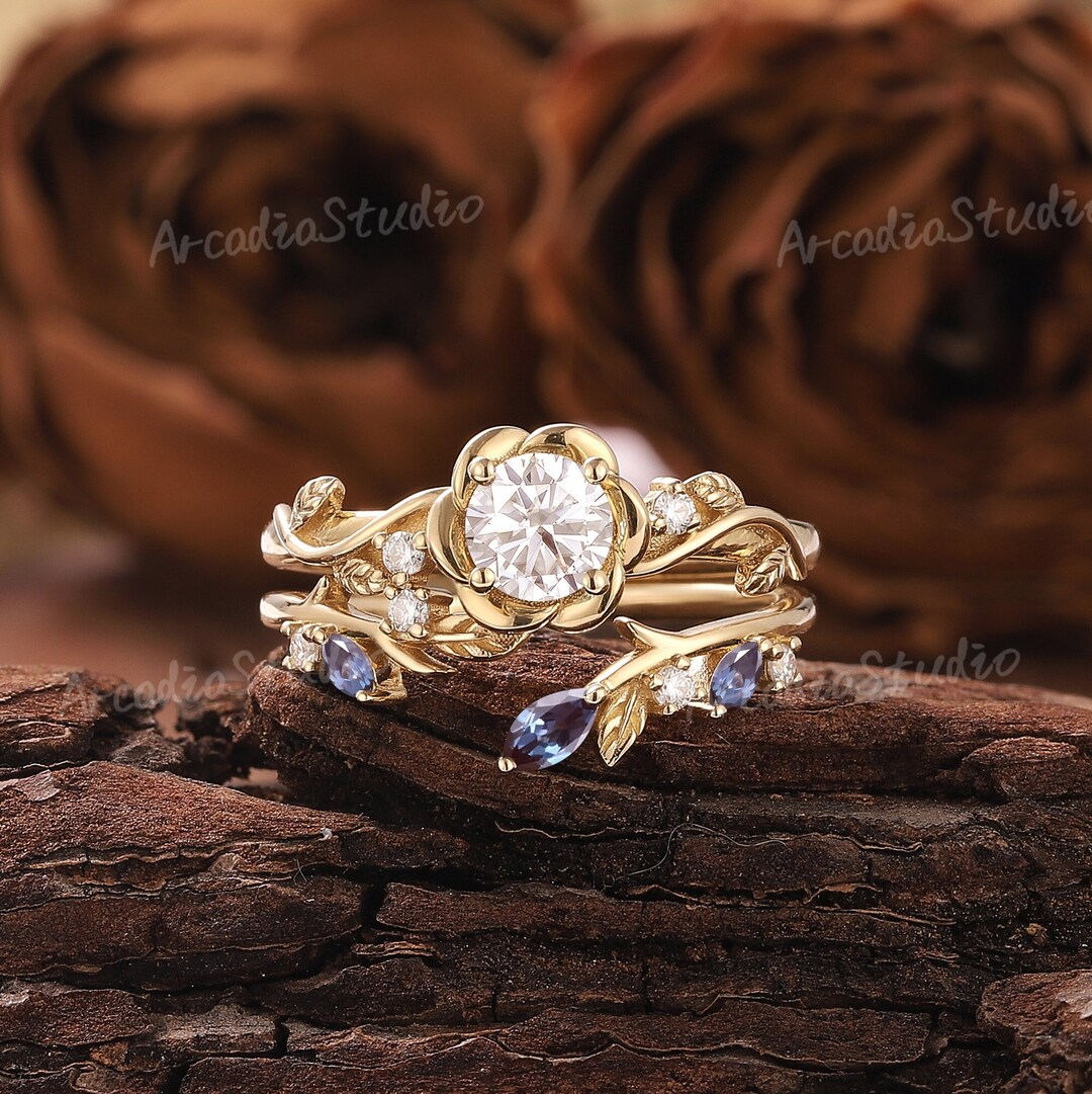 Vintage Moissanite Engagement Ring Set Round Cut Solid Gold Ring ...