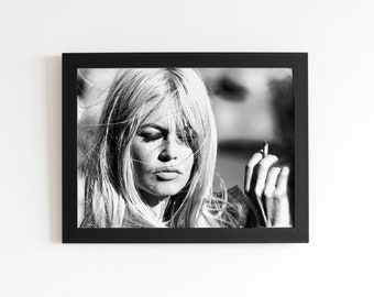 Brigitte Bardot vintage avec art mural cigare en poster au format A2, classique noir et blanc, papier peint esthétique femme 2025, pour cadeau, Girl Swag