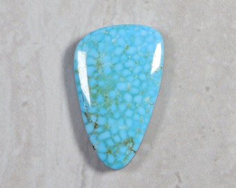 33 carats Kingman Turquoise Cabochon