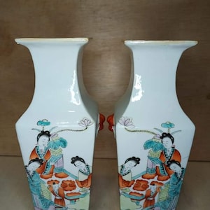 1862-1874 Dynasty Qing Chinese Porcelain 3 Lady Tongzhi Pair Vase