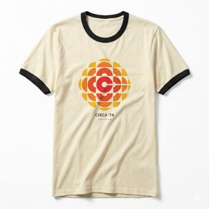 CBC 1974ロゴ入りリンガーTシャツ：公式ヴィンテージカナディアンヘリテージTシャツ