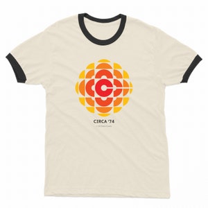 CBK Vintage Ringer T-Shirt – Retro kanadisches Sende-Shirt – Klassisches T-Shirt im Stil der 1970er Jahre – CBK Logo Throwback Ringer – Alte Schule Kanadier