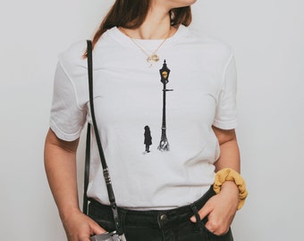 White Literary Author Lampost T-shirt , lamp post tee, lamp post , lamp post , Children's Books T-shirt , Gifts For Her , Narnia Gift Tee