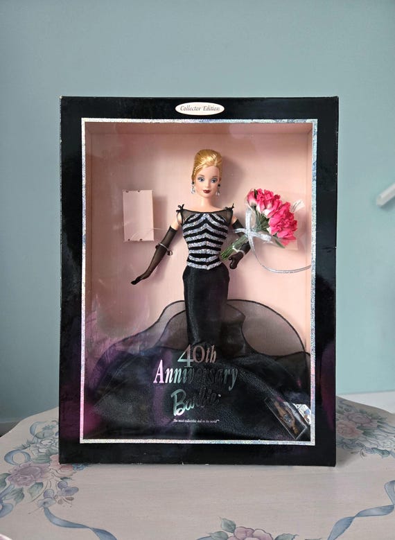 90s barbie black dress DAMAGED BOX 40th Anniversary Collector Edition 1999 Y New Sealed Vintage Barbie Doll White Barbie Toy Gift for Her Potential SS Effective Ways to Remove Color:BLACK & WHITE Complete with removable and