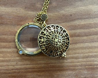 Magnifying necklace