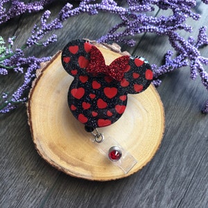 Hearts Glitter Badge Reel: Valentine&#39;s Day ID Holder