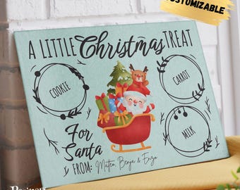 Aanpasbaar dienblad met kersttraktatie: bord kerstavondkoekje en melk
