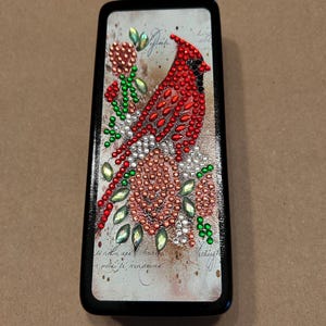 Estuche para gafas con diseño de cardenal y diamantes de imitación