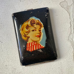 Portasigarette vintage con adesivi vintage Tabacco vintage Portasigarette retrò Scatola di metallo vintage Tabacco da collezione
