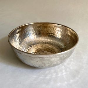 Vintage Gehämmerte Nickel Silber Schale: Minimalistisches Wohn Dekor