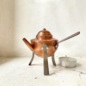 Vintage miniature copper kettle Vintage tiny copper footed kettle Vintage miniature copper teapot Tiny copper teapot Collectible knickknacks