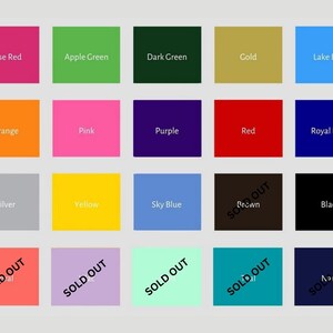 Puede incluir: Una carta de colores con 20 muestras de colores diferentes. Los colores incluyen rojo rosa, verde manzana, verde oscuro, dorado, azul lago, naranja, rosa, morado, rojo, azul real, plateado, amarillo, azul cielo, marr&oacute;n, negro, coral, lavanda, aguamarina, turquesa y azul marino.
