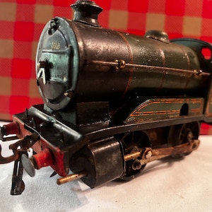 Hornsby ‘50153’ Steam Locomotive Train  British Railways, object No 85/2587-91, 1955-1960 with 3 passenger cars.