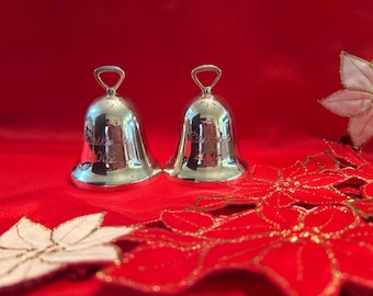 Silver Bell Weihnachtsbaumschmuck von Reed & Barton.  Glocken aus den USA, graviert 2002, 1999. 1998, 1994, 1993, poliert, Mint in Box.