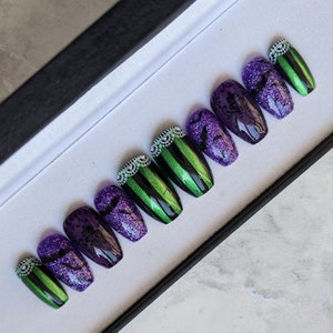 Haunted - Press-on Nails