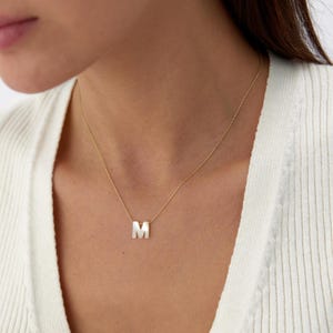 Collar con letra de nácar, letra pequeña, alfabeto, personalizado, inicial de plata, regalo para ella, plata de ley