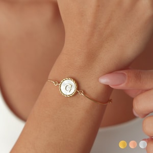Pulsera con letras de nácar • Pulsera de plata de ley • Pulsera personalizada con el alfabeto • Joyas de nácar • Regalo de plata para ella