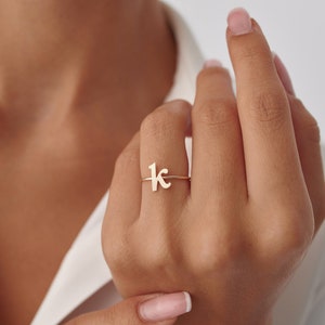 Anillo con inicial en oro de 14 quilates, anillo con inicial personalizado, anillo con nombre, anillo de plata esterlina personalizado, anillo de plata con inicial para mamá, regalo para ella