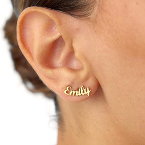 Pendientes con nombre, pendientes personalizados, pendientes minimalistas, pendientes con letras, regalo para ella, regalo para el Día de la Madre, pendientes con letras delicadas