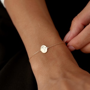 Pulsera con flor de nacimiento en miniatura, joyería floral dorada, regalo personalizado para el mes de nacimiento de ella. imagen 5