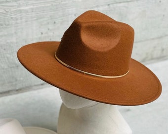 Panama en feutre végétalien avec bordure fine dorée, chapeau tendance, chapeau structuré à large bord en faux feutre