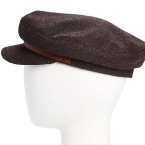Fisherman's cap composed of herringbone pattern wool blend fabric. Faux leather band with side stitch detail zdjęcie 9