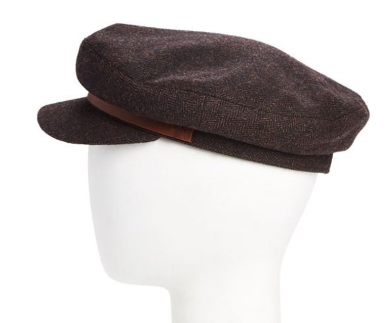 Fisherman's cap composed of herringbone pattern wool blend fabric. Faux leather band with side stitch detail zdjęcie 9