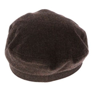 Fisherman's cap composed of herringbone pattern wool blend fabric. Faux leather band with side stitch detail zdjęcie 8