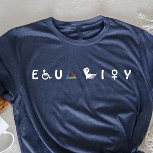 Gleichheit Shirt, Black Lives Matter, Starke Frauen, Anti Rassismus, Frauenrechte, Freundlichkeit T-Shirt, Menschenrechte, Gleichberechtigung Shirt, Soziale Gerechtigkeit