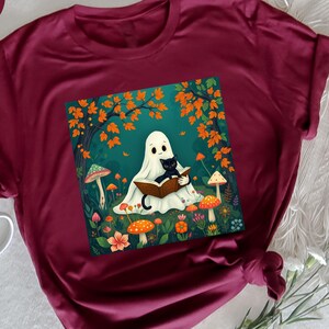 Groovy spökläsning bok svart katt Halloween t-shirt, söt lärarkostym t-shirt för läskiga säsonger, bokälskare gåva för bibliotekarier, läsare,