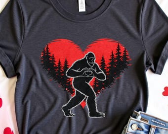 T-shirt drôle Bigfoot amoureux pour la Saint-Valentin, t-shirt graphique mignon coeur Sasquatch, humour romantique, tenue, cadeau pour hommes, femmes, enfants, Bigfoot