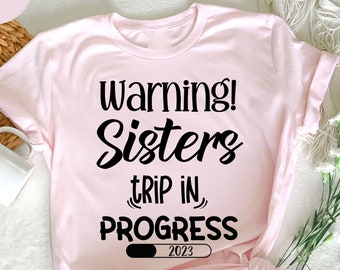 Viaje de hermanas en progreso 2023, camisa de viaje de niñas a juego, camisa de viaje de hermanas, vacaciones de amigos, vacaciones de niñas, fin de semana de hermanas de vacaciones,
