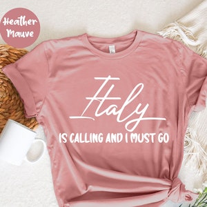 Camisa Calling And I Must Go, lua de mel de casal combinando, camisa de aventura, presente para viajantes, camisa de lua de mel da Grécia, lua de mel personalizada