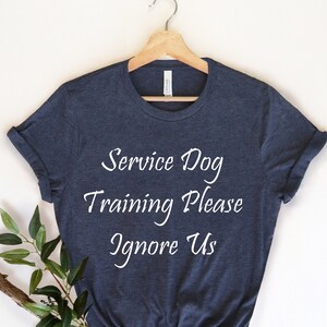 Addestratore di cani di servizio, camicia addestratore di cani, amante dei cani, camicia cane divertente, cane papà, regalo allenatore di cani, regalo addestratore di cani, regalo di addestramento del cane