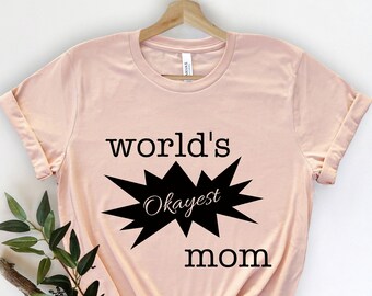 World es Okayest Mom Shirt, Mama Shirt, Lustiges Mom Shirt, Mama Shirt, Muttertag Shirt, Muttertag Shirt, Mutter T-Shirt Mama Shirt, Geschenk für Mama,