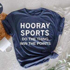 万歳、スポーツ万歳、皮肉なスポーツシャツ、フットボールママ、試合の日、スーパーボウルTシャツ、面白いフットボールシャツ、面白いスポーツシャツ