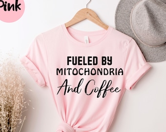 Gevoed door mitochondriën en koffie, wetenschap geschenken, wetenschap leraar gift, grappige wetenschap, wetenschap, wetenschap shirt, biologie shirt, biologie cadeau