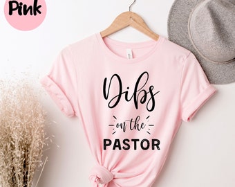 Pastoren Frau Shirt, Pastoren Frau, Dibs On The Pastor, Prediger Frau, Christlicher Glaube Shirt, Glaube Shirt, Pastoren Frau Geschenk, Christian Shirt