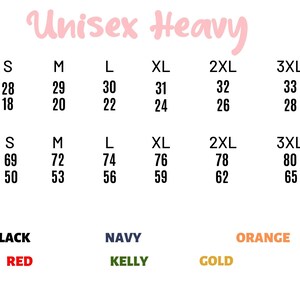 Puede incluir: Tabla de tallas para ropa Unisex Heavy, con medidas en pulgadas y cent&iacute;metros. Las tallas van de la S a la 3XL, con dimensiones de largo y ancho. Colores disponibles: blanco, negro, rojo, marino, verde, naranja y dorado.