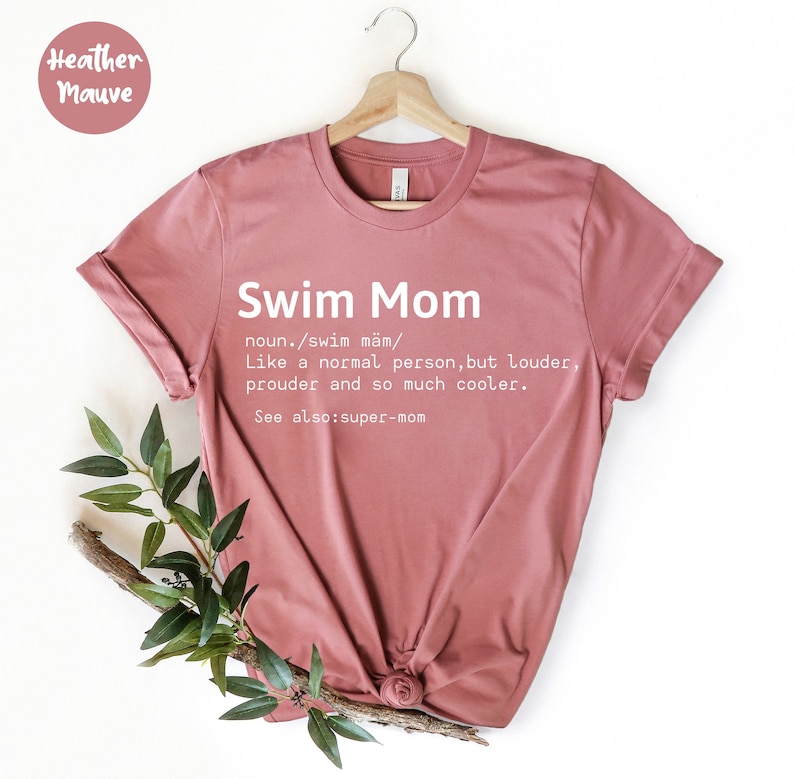 Koszulka Swim Mom - Koszulka do pływania damska - Koszulka do pływania trenera - Prezent do pływania - Koszulka do pływania - Prezent do pływania - Koszulka do pływania - Prezent dla pływaka - Koszulka do pływania zdjęcie 2