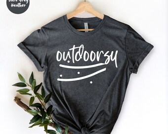 Outdoorsy Shirt, Adventure Gifts, Outdoorsy Gifts, Cute Gifts voor Introverts, Introvert, Homebody Shirt, Camping Shirt, Hiking Shirt,